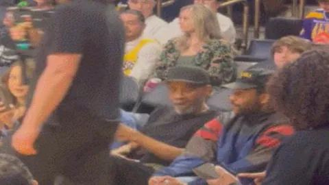 利物浦2-1纽卡斯尔，范迪克红牌引热议，努涅斯两球助十人红军逆袭夺冠英超！